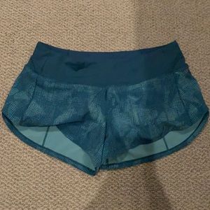 Lulu lemon blue spotted shorts size 4